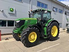 John Deere 6215R