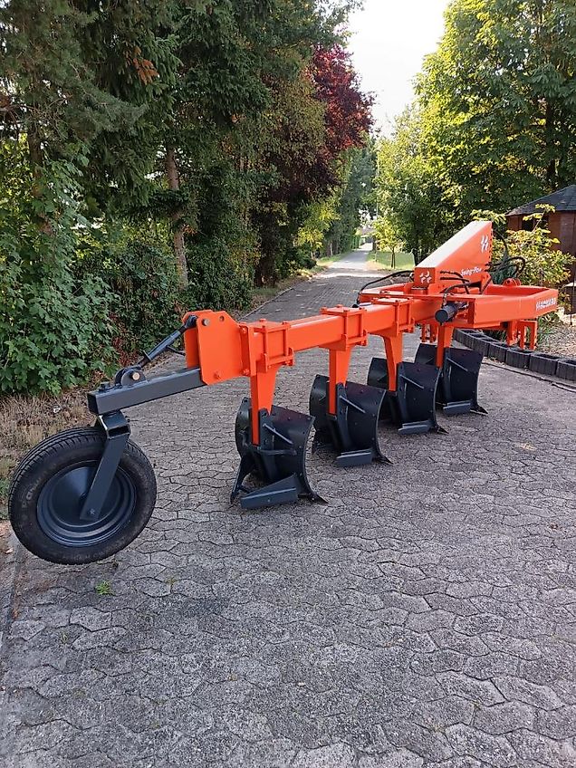 Howard Kein Lemken Schwenkpflug 4 scharig Howard SPS4 mit 180 cm Arbeitsbreite für Schlepper ab 80PS hydraulische Schnittbreitenverstellung rationeles Pflügen mit Hoher Flächenleistung ideal für Biobetriebe zur Beikrautbekämpfung mit 5 cm Schältiefe