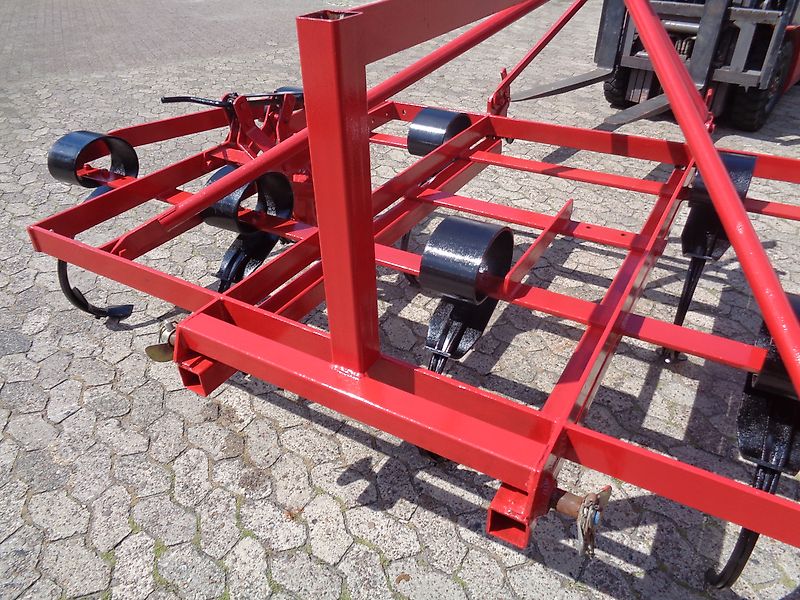 Kongskilde Kongskilde/Becker Kongskilde Vibro Flex Front Grubber&Heckgrubber 3m mit 9 Stielen an Grubberscharen 2Tützräder zur Optimalen Arbeitstiefeneinstellung