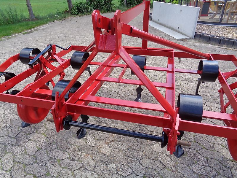 Kongskilde Kongskilde/Becker Kongskilde Vibro Flex Front Grubber&Heckgrubber 3m mit 9 Stielen an Grubberscharen 2Tützräder zur Optimalen Arbeitstiefeneinstellung