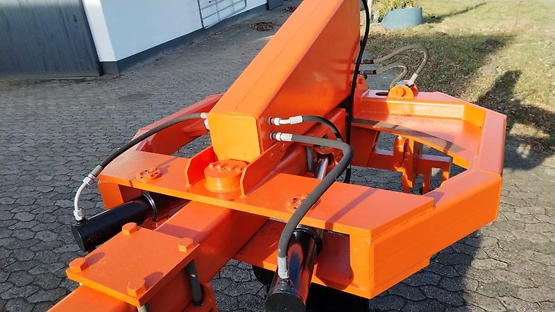 Howard Howard SP5 Schwenkpflug mit 221 cm max. Arbeitsbreite Gummistützrad Höhenverstellung über Spindel Schnittbreitenverstellung hydraulisch für Schlepper um 150 PS sehr gut für hohe Flächenleistung ideal auch zum Schälen ab 5 cm zur Beikrautbekämpfung