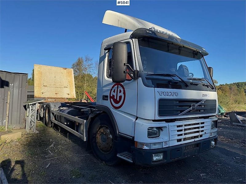 Volvo FM 6x2.