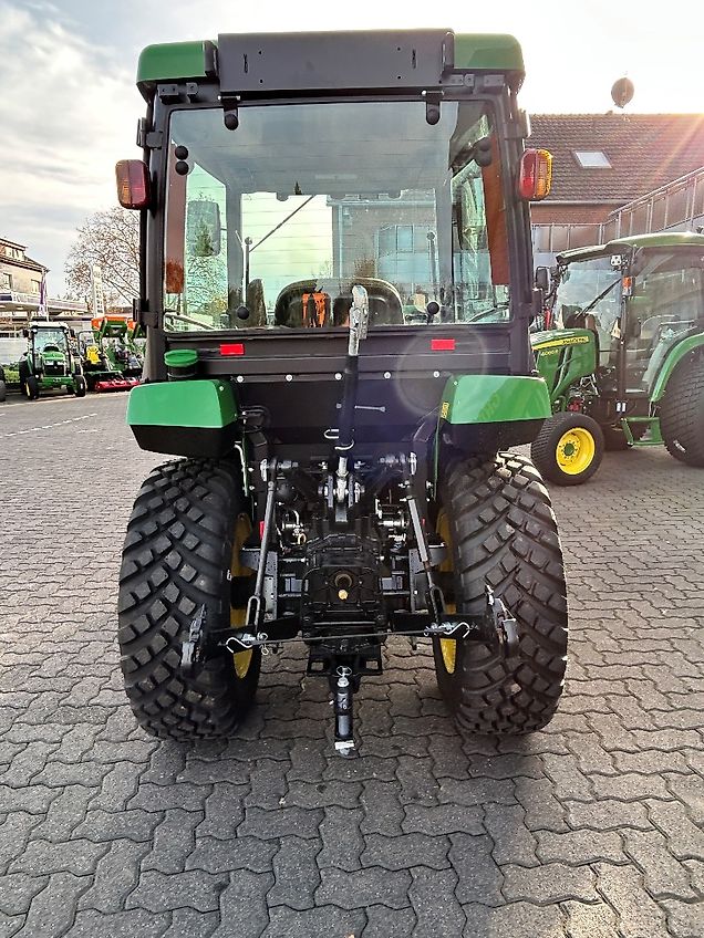 John Deere 2038R Kab