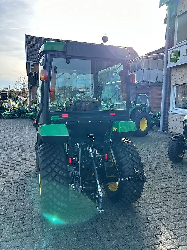 John Deere 2038R Kab