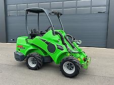 Avant 528 mini-shovel