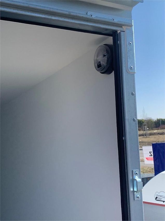 Brenderup Koffer mit Rampe Anhänger 2500 KG 350x155x185