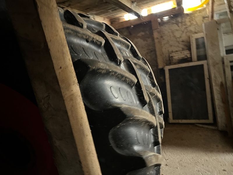 BKT 520/85 R46 - 460/85 R34