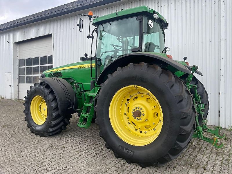 John Deere 8320