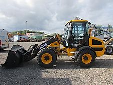 JCB 409 Radlader mit Schaufel und Gabel