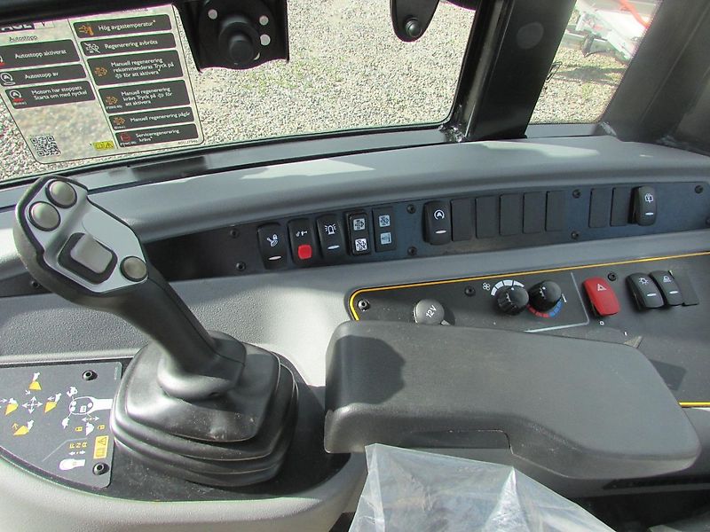 JCB 409 Radlader mit Schaufel und Gabel