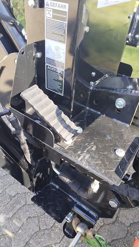 Atlas Anbaubagger System Atlas Schlepperanbau in Dreipunkt mit seperatem Sitzplatz für optimalen Blick auf den Grabenlöffel Schwenkung rechts/links siehe auch Video in dieser Anzeige