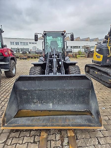 Yanmar Radlader V7HW "Black Edition" Demogerät