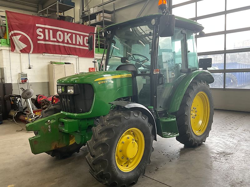John Deere 5055 E