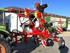 Pöttinger Hit 910 AZ - ein 8-er Kreiselheuer mit hydraulisch-klappbarem Transportfahrgestell