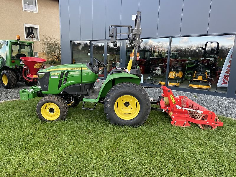 John Deere 3025E mit Yanmar Motor