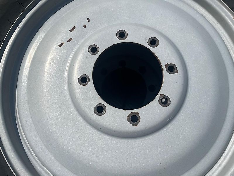 BKT 340/85-48 und 320/85-32