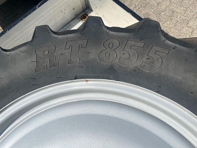 BKT 340/85-48 und 320/85-32