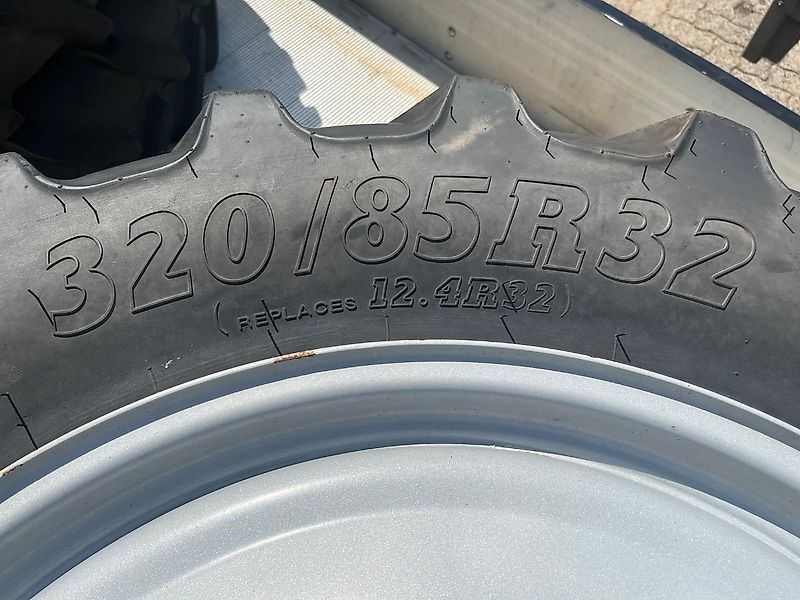 BKT 340/85-48 und 320/85-32