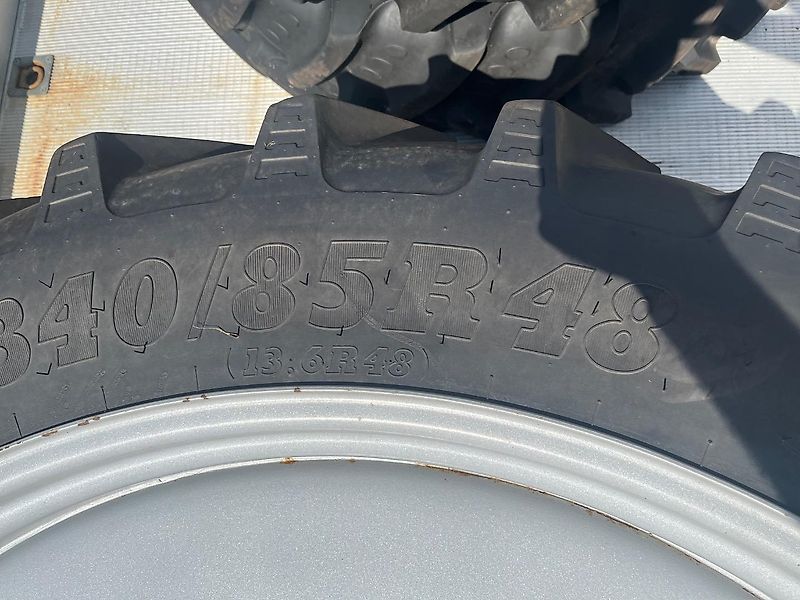 BKT 340/85-48 und 320/85-32