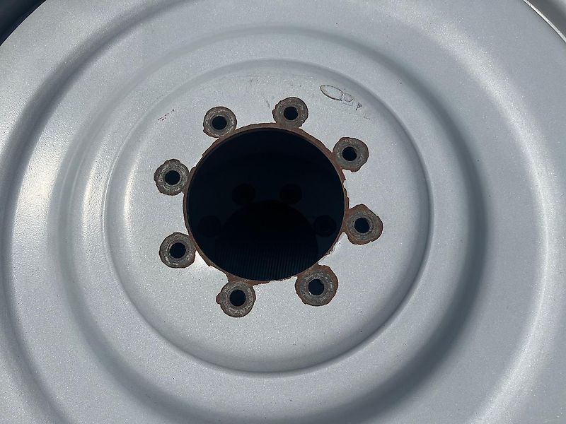 BKT 340/85-48 und 320/85-32