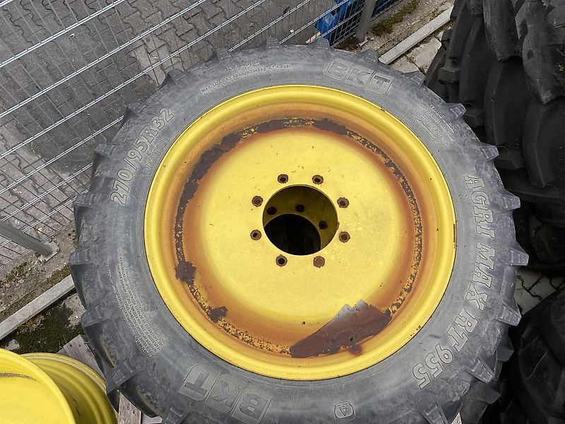 BKT 270/95R32