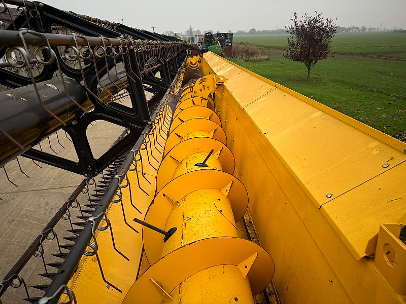 New Holland 41ft Varifeed Header