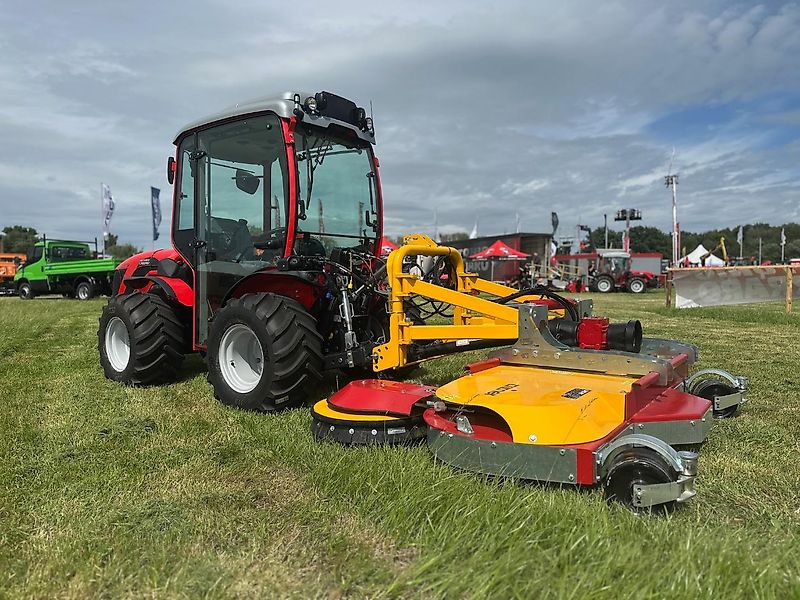 Carraro Antonio Carraro Infinity TR 5800 Solarparkmäher Kommunalschlepper stufenloses Getriebe Spezialtraktoren Solarpark Hangschlepper Bergschlepper Lohnunternehmen Ilmer Sichelmäher