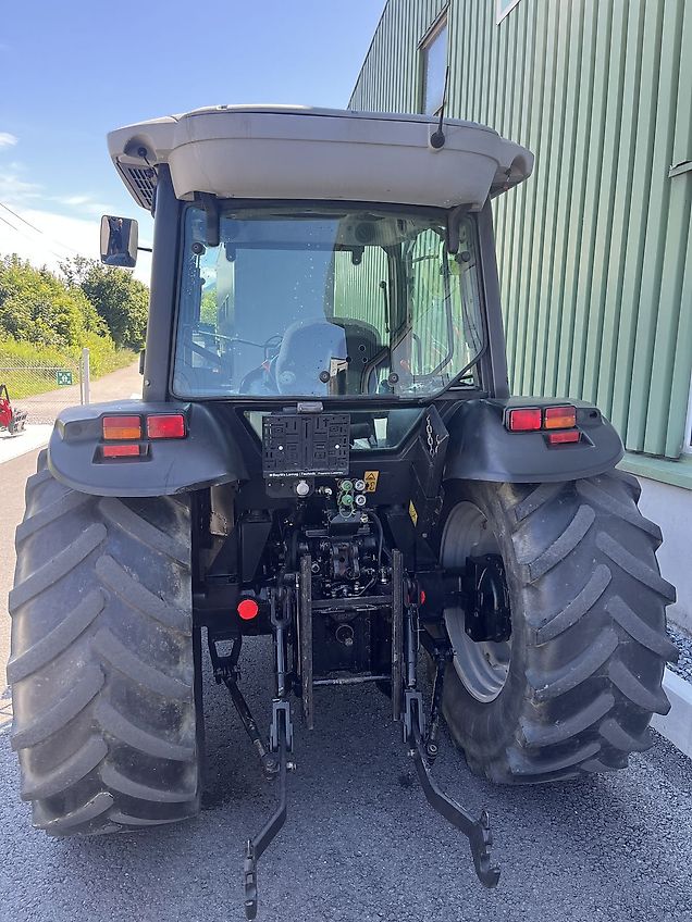 Massey Ferguson 2435