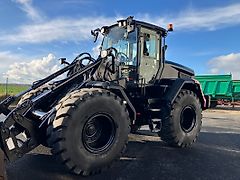 JCB 427 Agri T4F *mit Hochkippschaufel*
