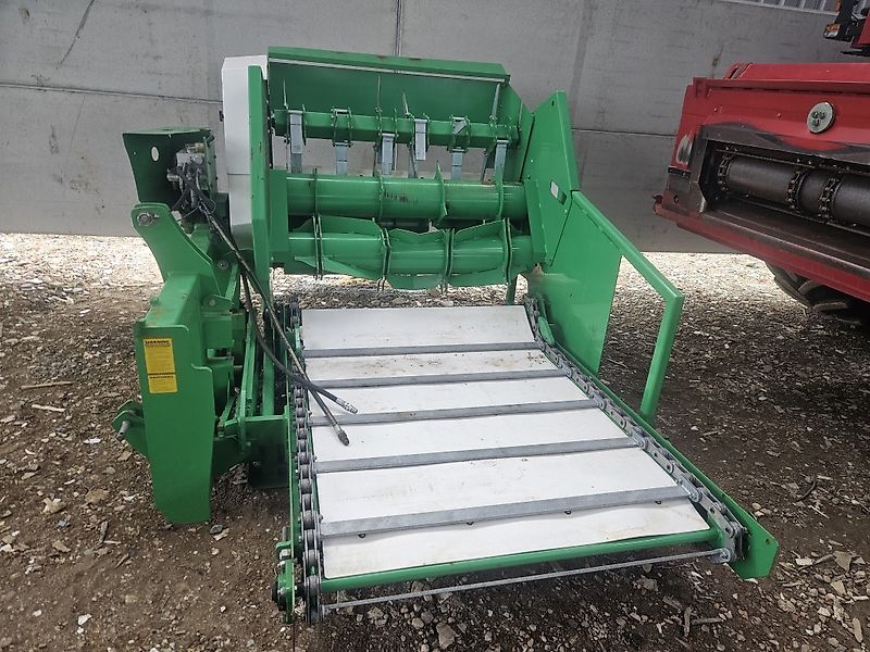 Hustler Hurricane LX104 Bale Feeder