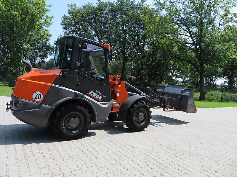 Hitachi ZW65 mit Schaufel+Palettengabel, erst 930 Stunden