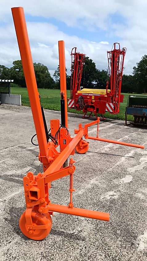 Howard Klappahmen 6 m hydraulische Klappung mit Stützrädern zur Spurführung 100 mm Vierkant 2 Fach Klappung Zur Optimierung von Anbaumethoden