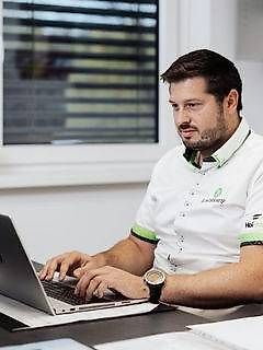 Persoană de contact Domnul Blaz BERA