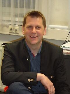 Persoană de contact Domnul Artur Mayr